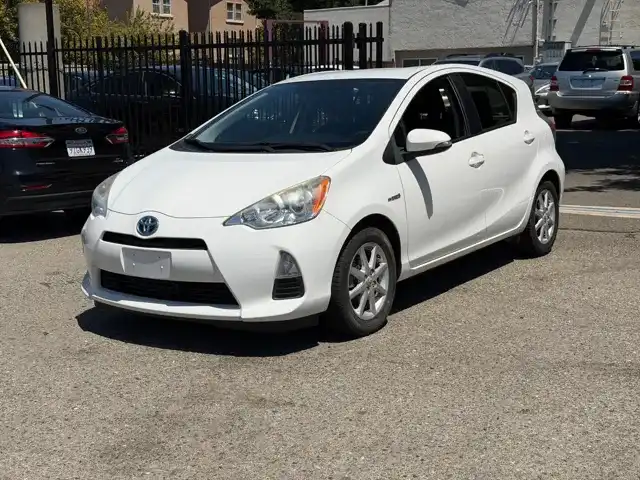 2013 Toyota Prius c Two's photo