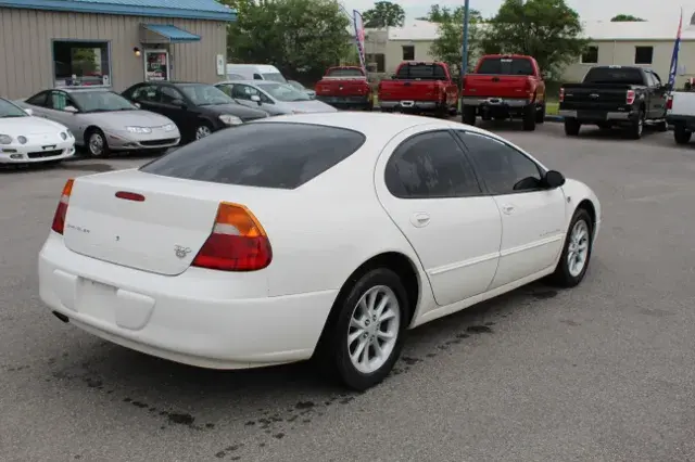 2000 Chrysler 300 Base photo 5