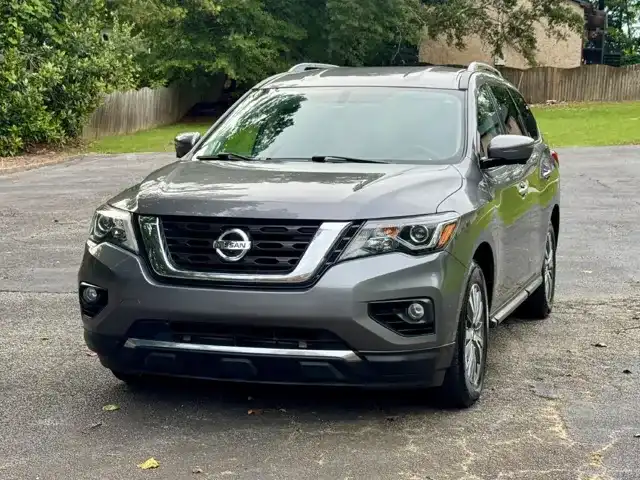 2019 Nissan Pathfinder SL 2WD's photo