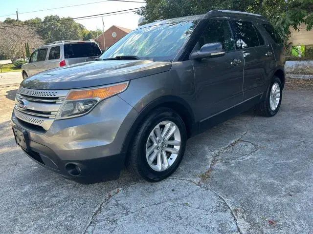 2011 Ford Explorer XLT photo 5