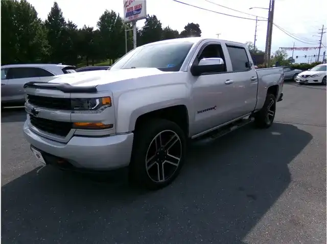 2018 Chevrolet Silverado 1500 Custom 4WD Crew Cab Short Box's photo