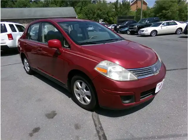 2007 Nissan Versa 1.8 SL CVT's photo