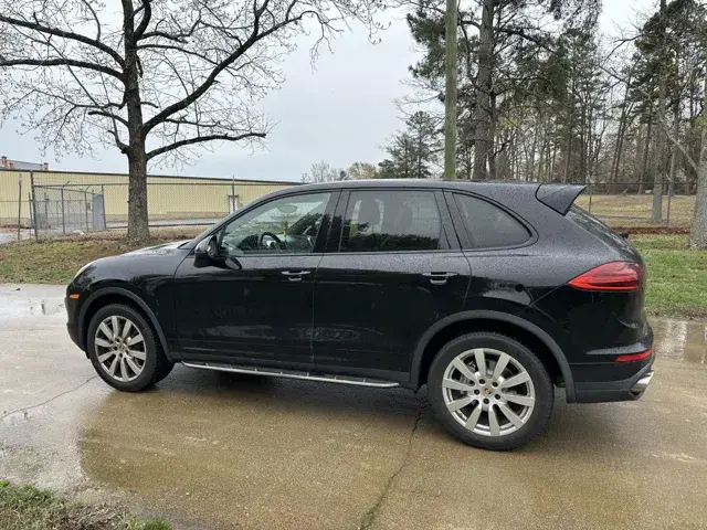2016 Porsche Cayenne S photo 3