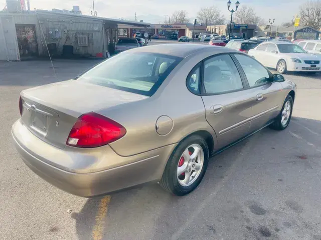 2003 Ford Taurus SES Standard photo 5