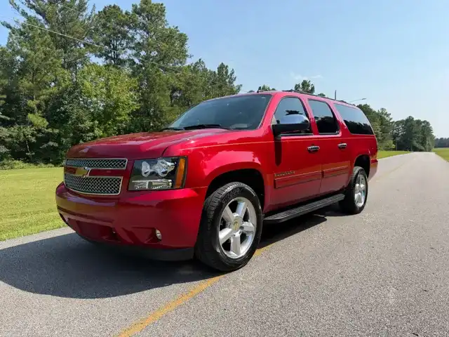 2013 Chevrolet Suburban 4WD 1500 LT's photo
