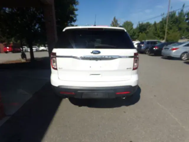 2015 Ford Explorer XLT 4WD photo 5