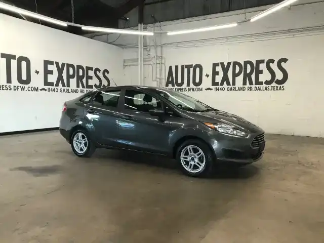 2019 Ford Fiesta SE Sedan's photo