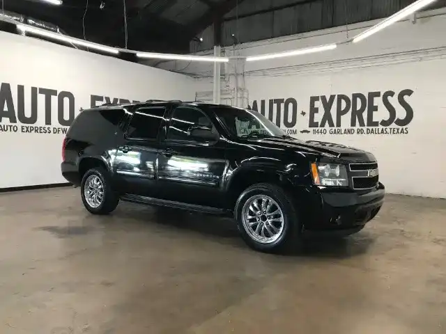 2010 Chevrolet Suburban LT 2WD 1500's photo