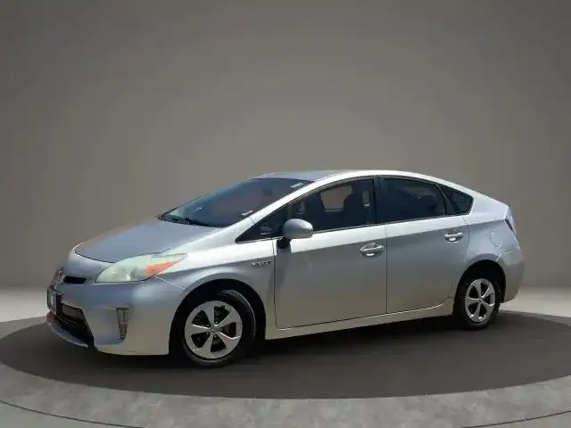 2013 Toyota Prius Three's photo