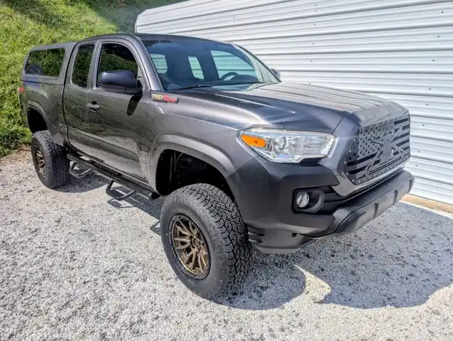 2017 Toyota Tacoma SR Access Cab 4WD 4-Cyl MT Standard Bed's photo
