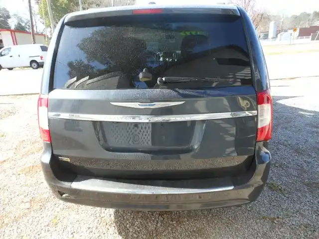 2014 Chrysler Town & Country Touring's photo