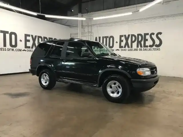 1998 Ford Explorer Base's photo