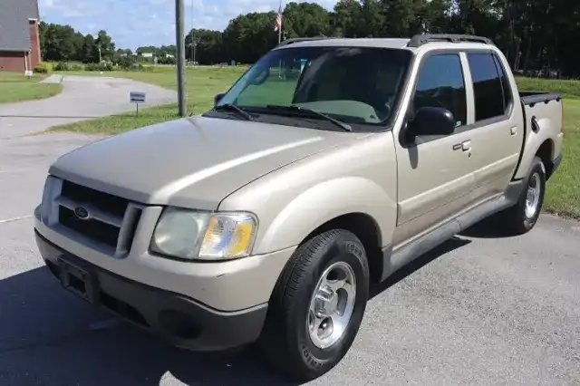 2004 Ford Explorer's photo