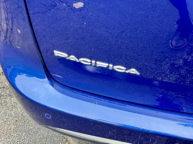 2019 Chrysler Pacifica Touring L Plus photo 3