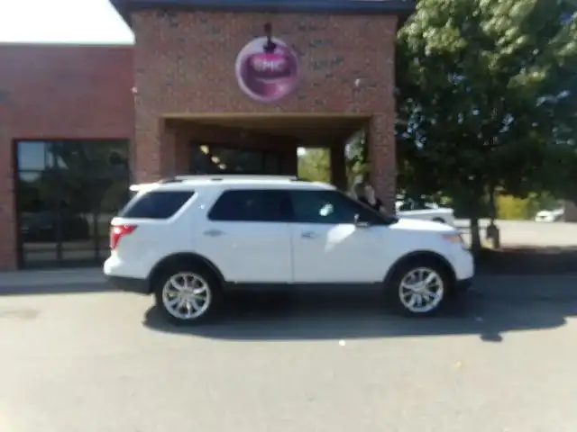 2015 Ford Explorer XLT 4WD's photo