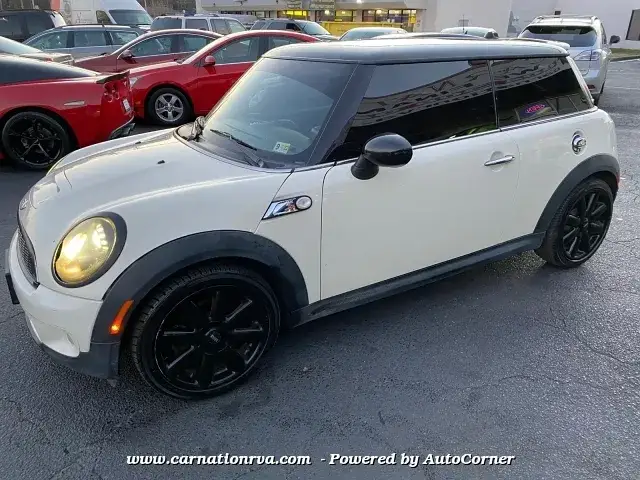 2010 MINI Cooper S photo 1