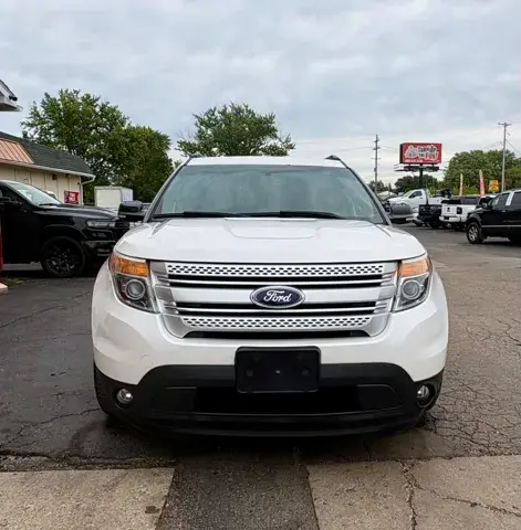 2015 Ford Explorer XLT photo 3
