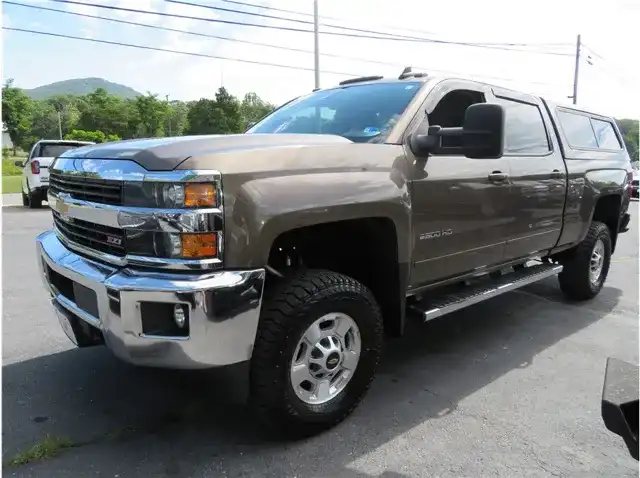 2015 Chevrolet Silverado HD 1LT 4WD Crew Cab Standard Box's photo