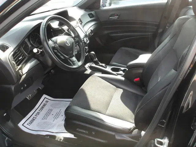 2016 Acura ILX Technology Plus & A-Spec photo 3