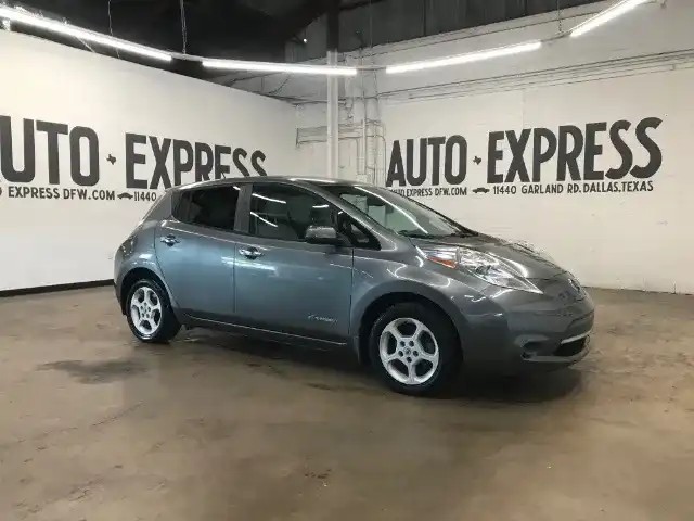 2014 Nissan Leaf SV's photo