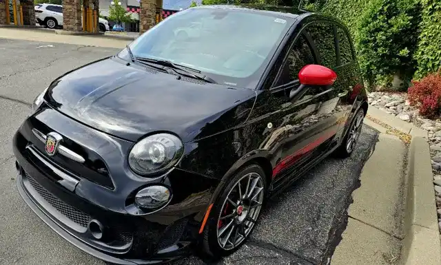 2016 FIAT 500 Abarth's photo