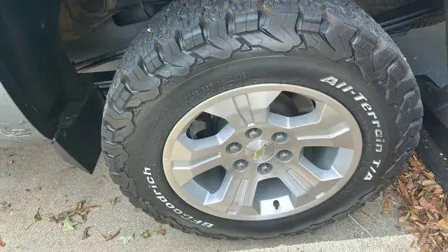 2014 Chevrolet Silverado 1500 LT Crew Cab Short Box photo 5