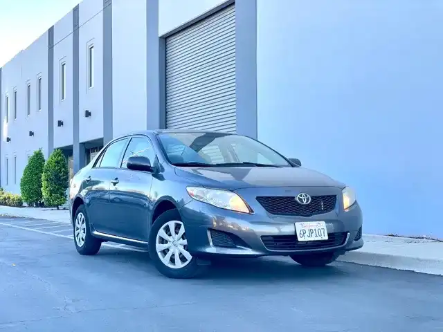 2010 Toyota Corolla LE AT's photo