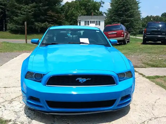 2013 Ford Mustang V6 Premium's photo
