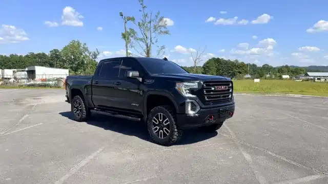 2019 GMC Sierra AT4 4WD Crew Cab Short Box's photo