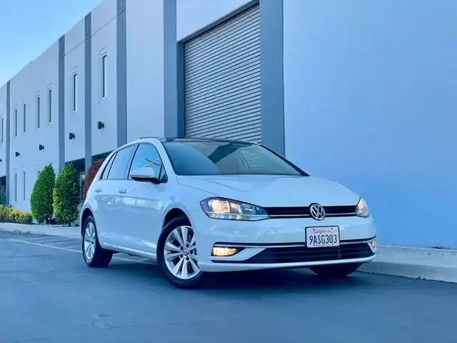 2018 Volkswagen Golf TSI SE's photo