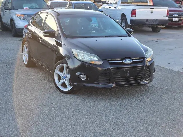2012 Ford Focus 5 Door Hatch Titanium photo 4