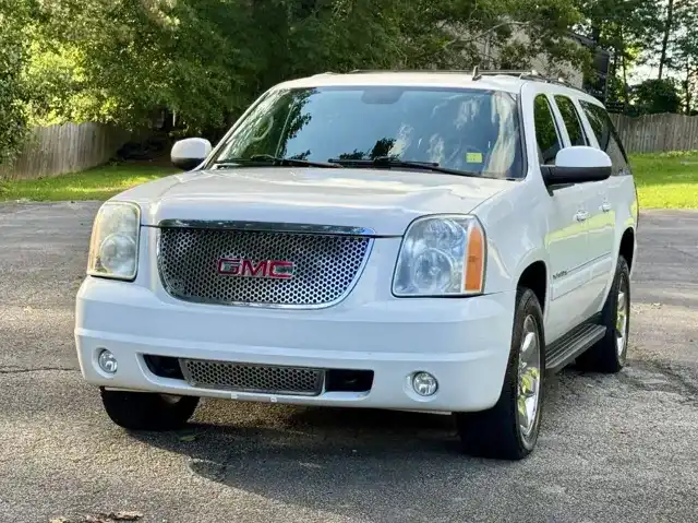2012 GMC Yukon 2WD 1/2 Ton SLT (4SA)'s photo