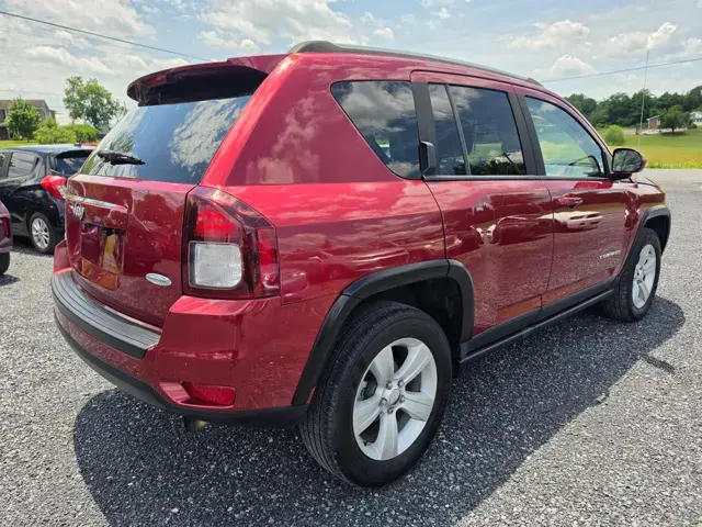 2016 Jeep Compass Latitude 4X4 photo 3
