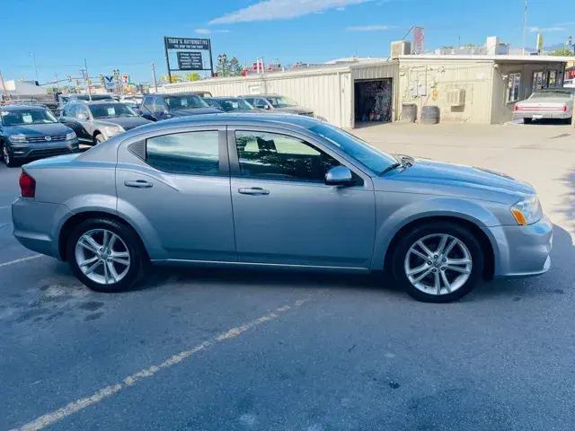 2013 Dodge Avenger SXT photo 4