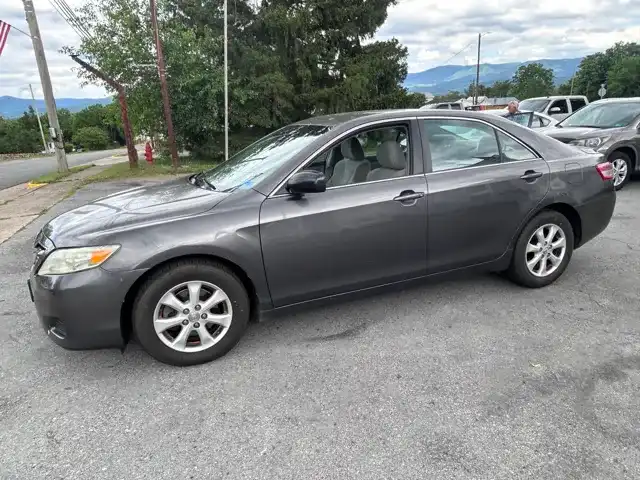 2011 Toyota Camry 2.5 Auto XLE's photo