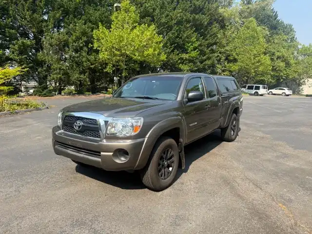 2011 Toyota Tacoma 4WD Access Cab AT's photo
