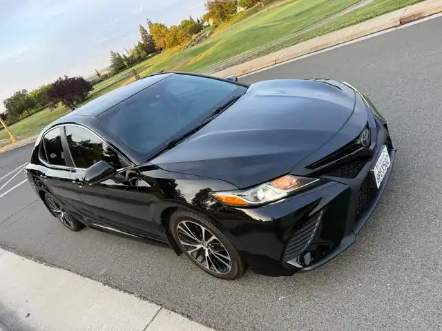 2019 Toyota Camry 2.5 Auto SE's photo