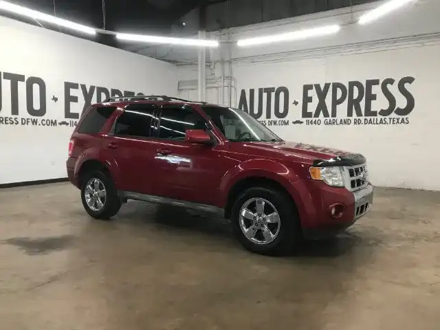 2010 Ford Escape Limited's photo