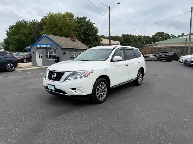 2013 Nissan Pathfinder S FWD's photo