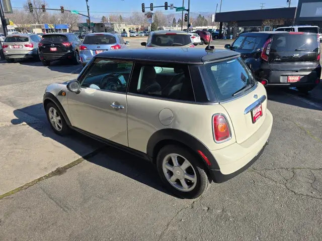 2010 MINI Cooper Base photo 5