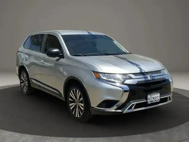 2019 Mitsubishi Outlander ES FWD's photo