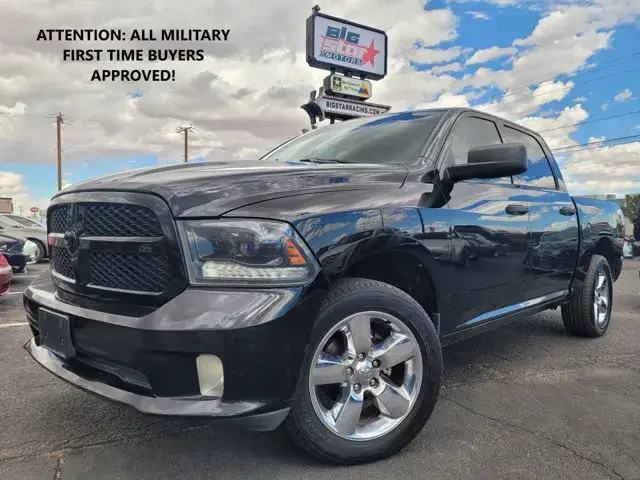 2015 RAM 1500 Express Crew Cab photo 1