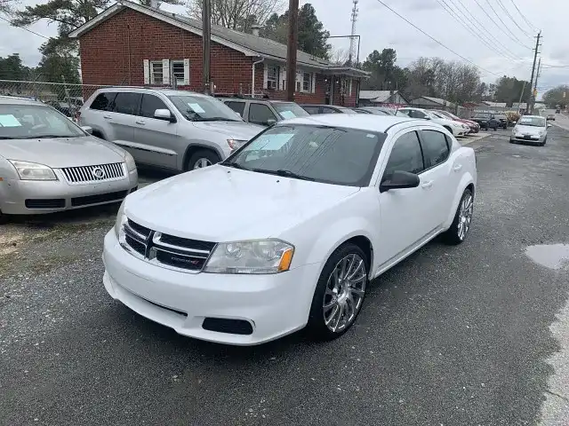 2014 Dodge Avenger SE's photo
