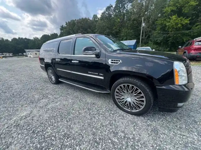 2013 Cadillac Escalade ESV AWD Luxury's photo