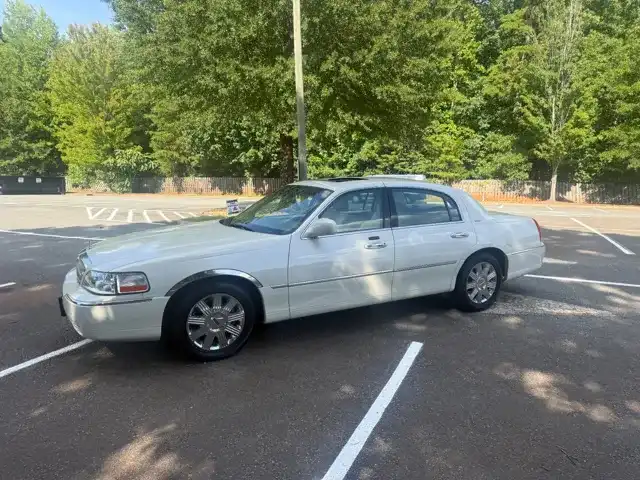 2004 Lincoln Town Car Ultimate's photo