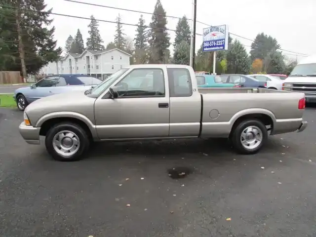 2002 GMC Sonoma 2WD Extended Cab SL's photo