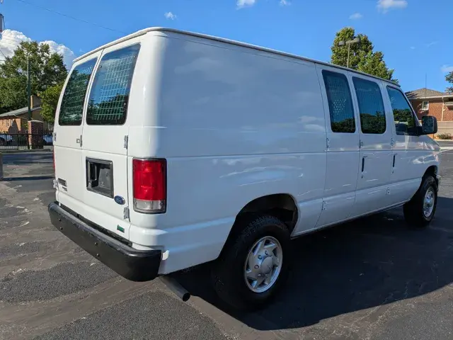 2013 Ford E-Series E-250 Van photo 5
