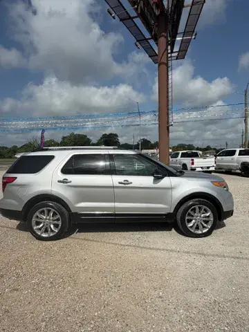 2013 Ford Explorer XLT photo 5
