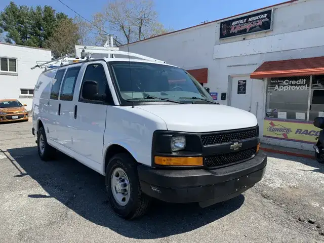 2016 Chevrolet Express 2500 Work Van HD photo 1