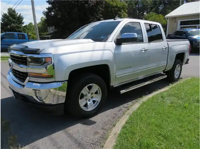 2018 Chevrolet Silverado 1500 LT 4WD Crew Cab Short Box's photo